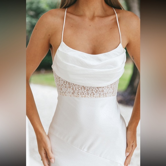 Selfie Leslie - Golden Era Cowl Neck Lace Waist Midi
Dress White - Picture 10 of 12